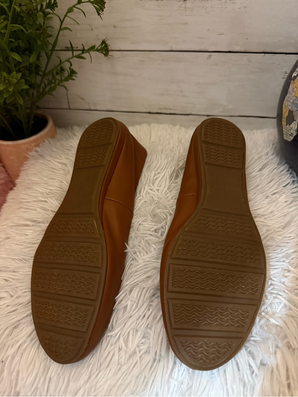 Sun + Stone Women's Cognac Leather Ballet Flats - Picture 3 of 3
